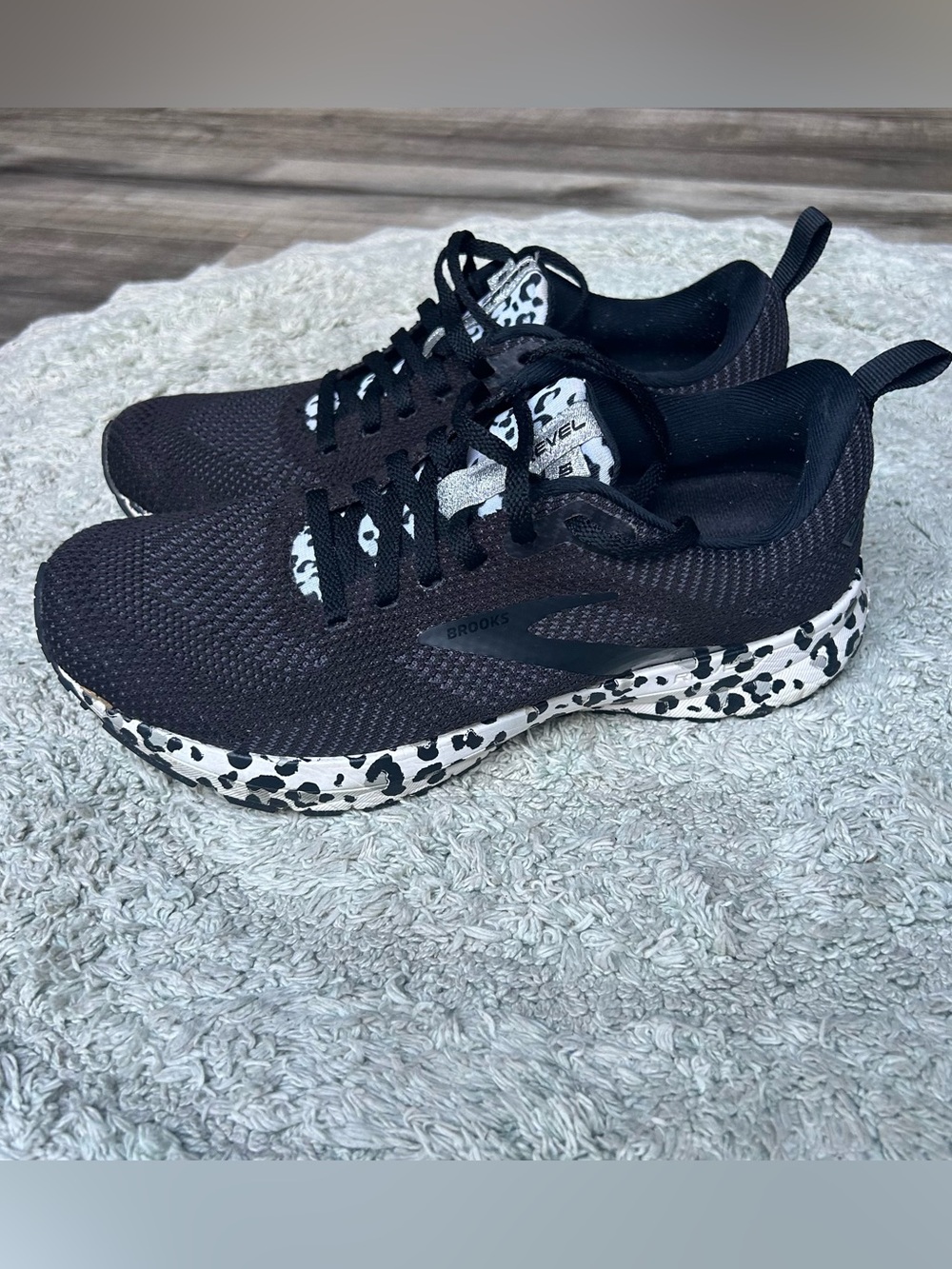 Brooks Revel 5 Run Wild Snow Leopard women's  size 8 running shoe
